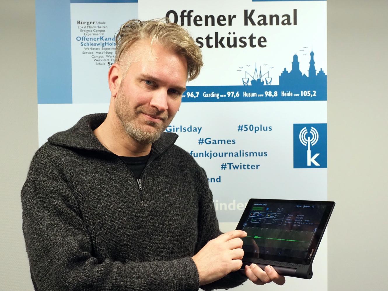 Medienpaedagoge Bjoern Petersen stellt kreative Werkzeuge fuers Tablet vor. Foto OKWK